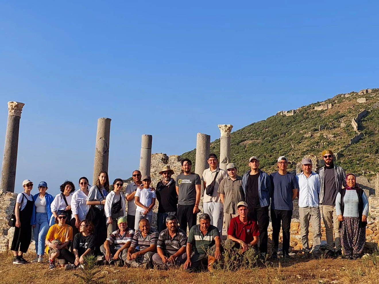 Anemurium Antik Kenti 2023 yılı çalışmaları bilim heyeti üyeleri; arkeoloji, sanat tarihi ve restorasyon - konservasyon bölümü öğrencileriyle birlikte, bir çok alanda titizlikle yürütülmektedir.